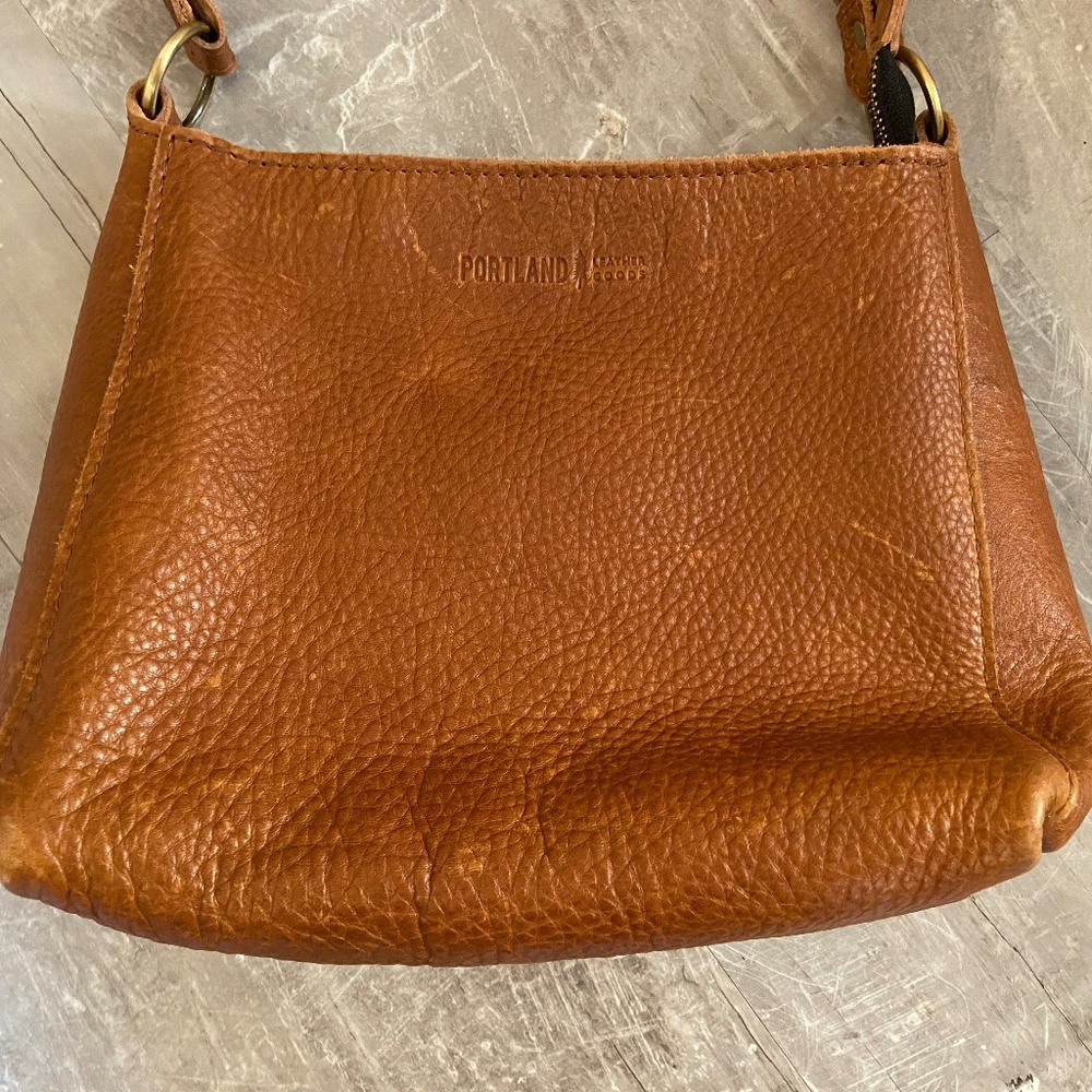 Portland Leather Triangle Shoulder bag